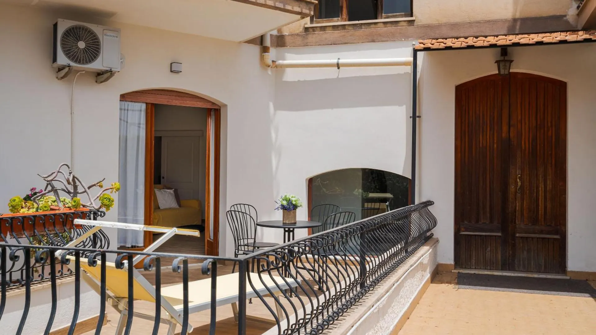 La Maison De Clotilde تاورمينا 0*,